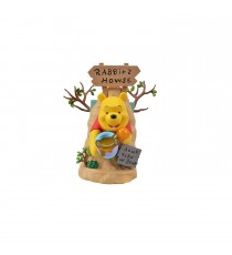 Figurine Disney - Winnie The Pooh In The Rabbit House 18cm